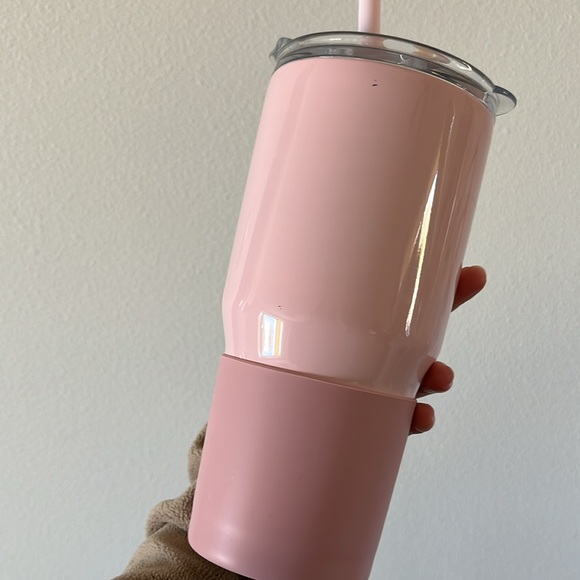 Reduce pink 34 oz tumbler - Picture 3 of 3